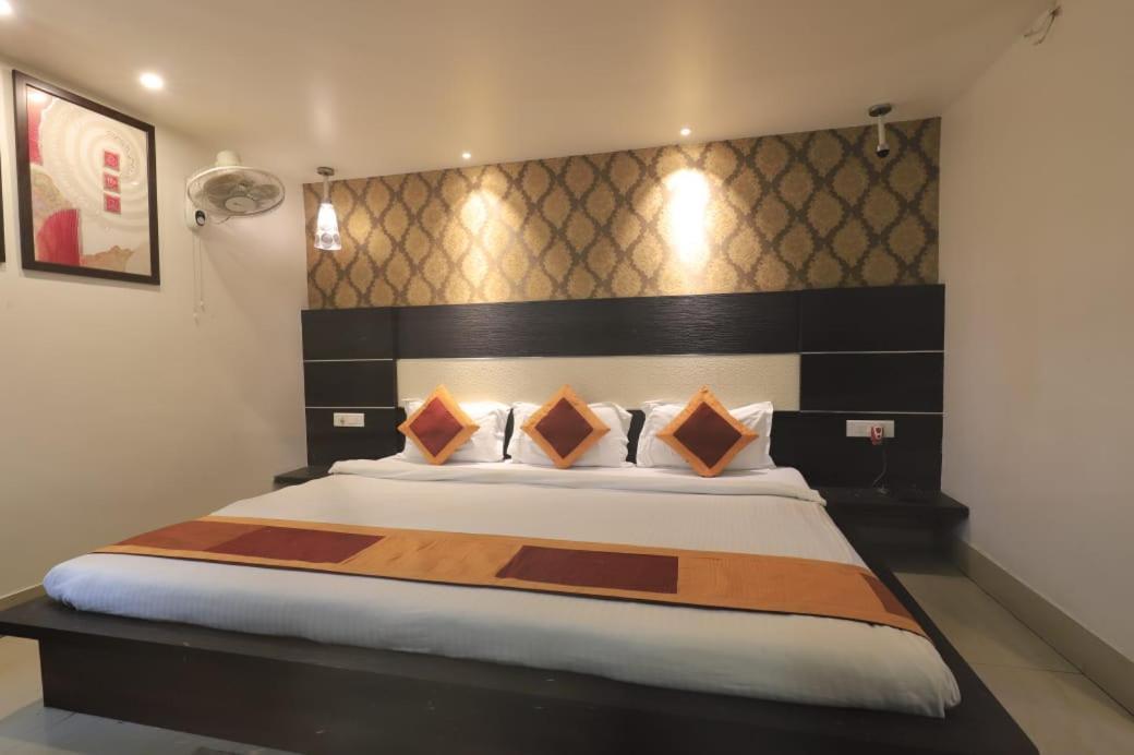 Hotel Rashmi Γουβαχάτι Εξωτερικό φωτογραφία