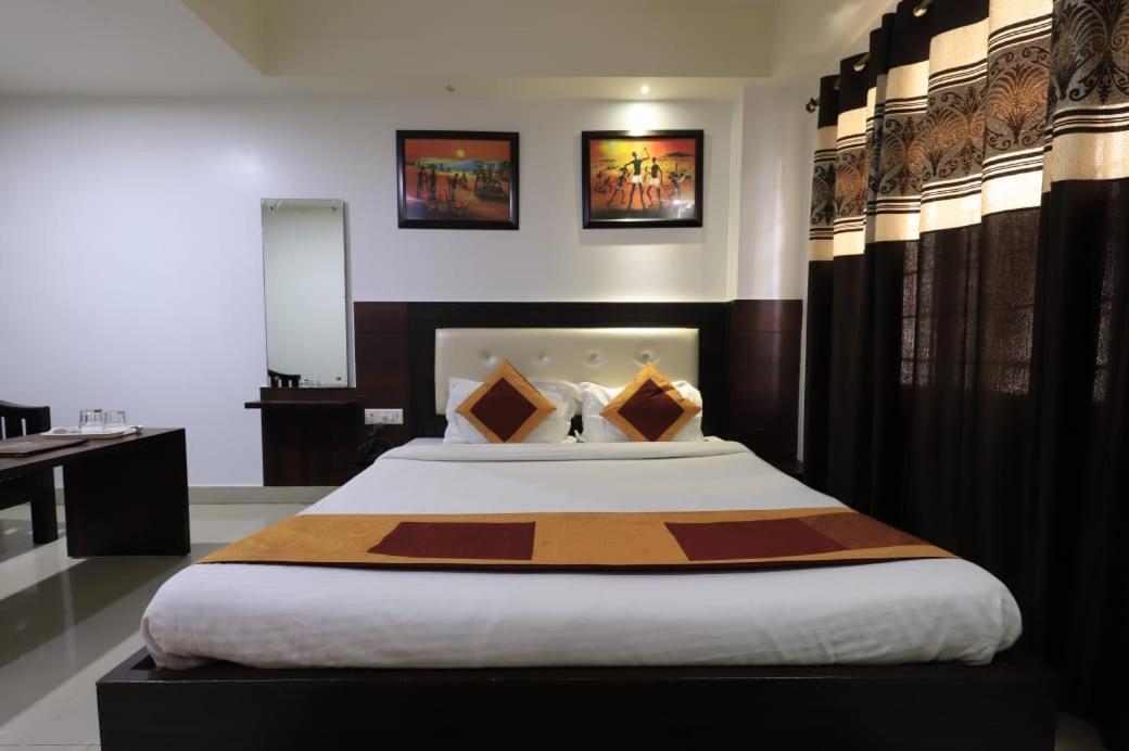 Hotel Rashmi Γουβαχάτι Εξωτερικό φωτογραφία
