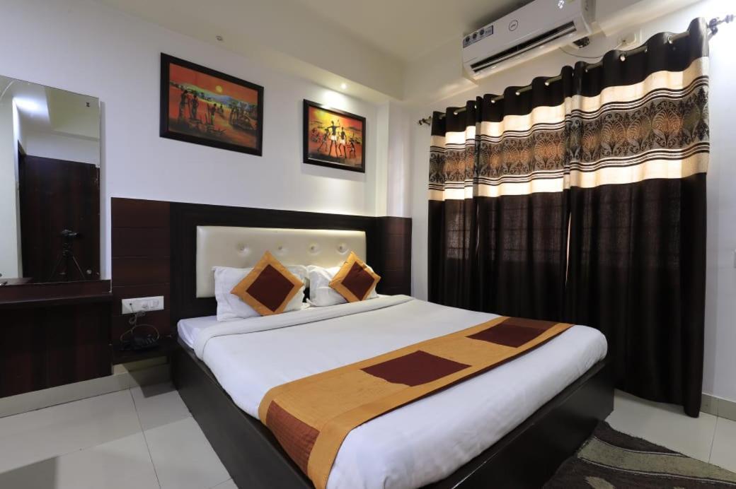 Hotel Rashmi Γουβαχάτι Εξωτερικό φωτογραφία