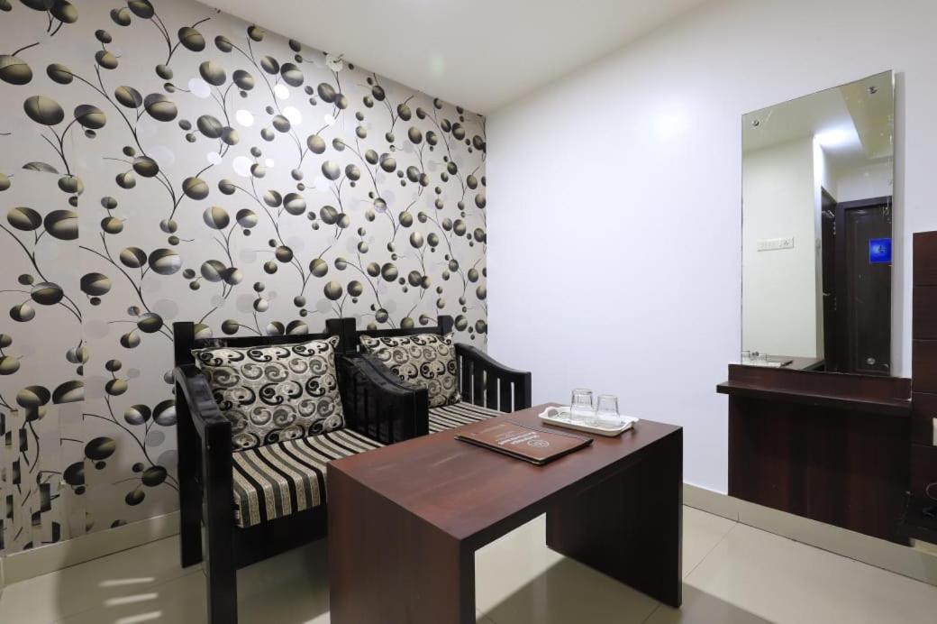 Hotel Rashmi Γουβαχάτι Εξωτερικό φωτογραφία